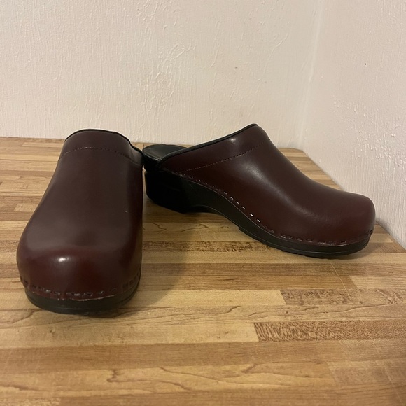 Björk Brown Slip On Mules Round Toe Clogs Swedish Comfort Shoes Sz 40 (9/9.5 US) - Picture 1 of 10